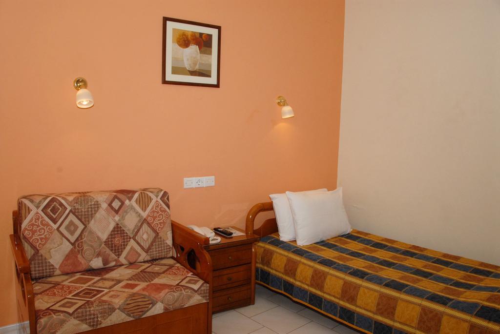 Tzovanna Studios Loutra Edipsou  Room photo